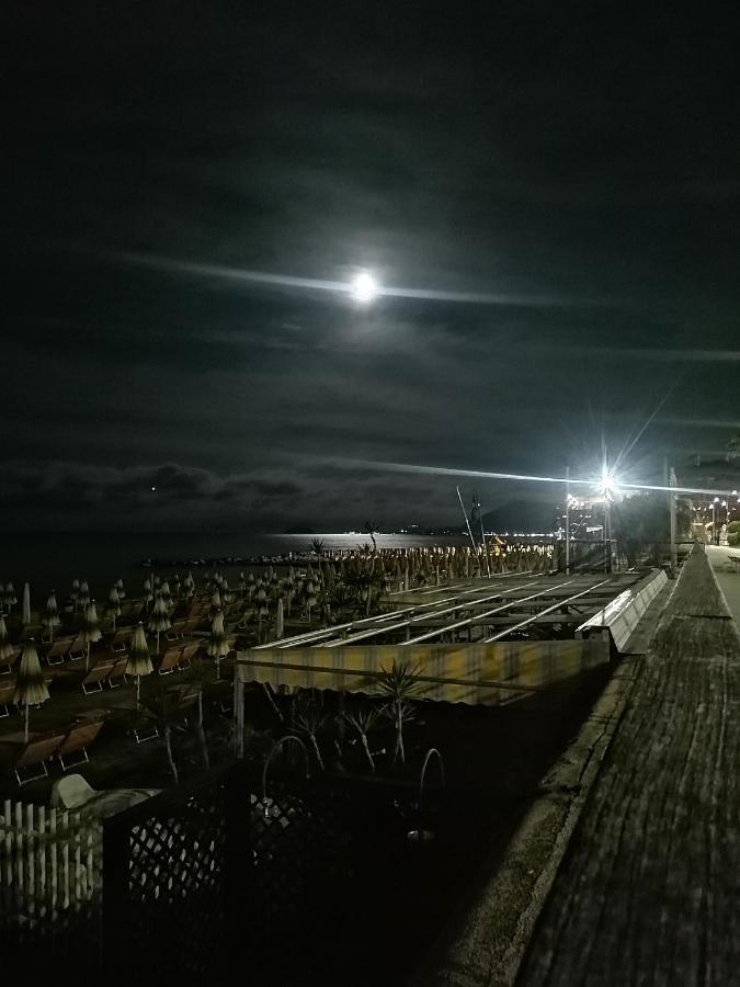 Appartamento Loano Climatizzato Mt 650 Dal Mare Exterior photo